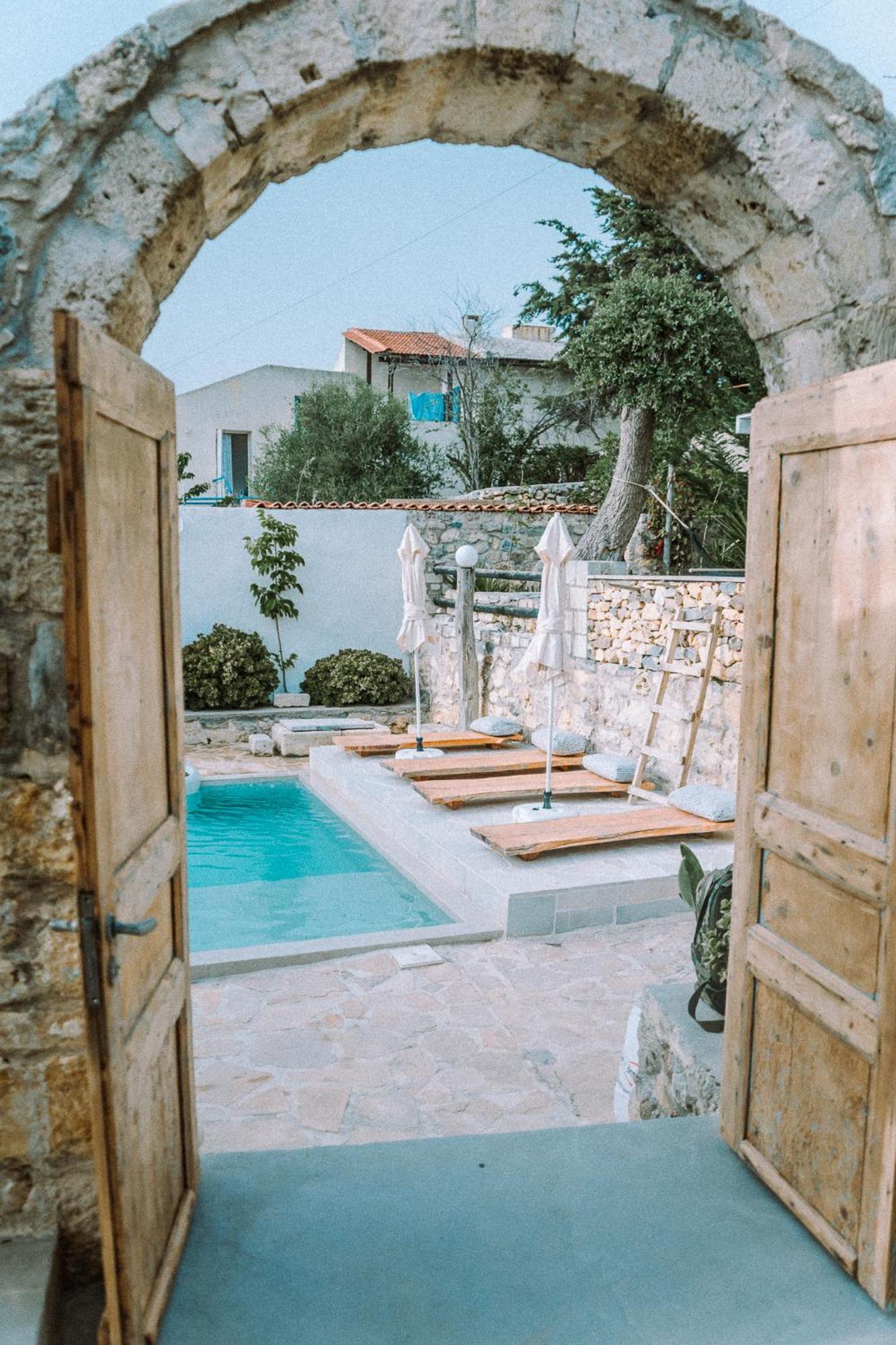 Villa Antonia'S Stonebuilt Mansion With A Private Pool à Arménoi Extérieur photo