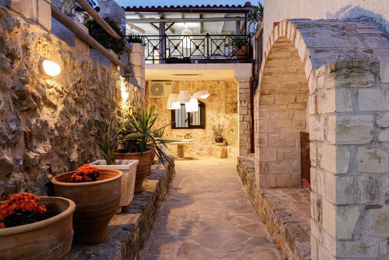Villa Antonia'S Stonebuilt Mansion With A Private Pool à Arménoi Extérieur photo